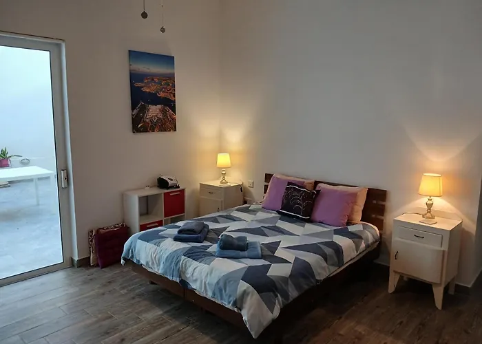Spacious 3 Bedroom Apt Near The Sea
