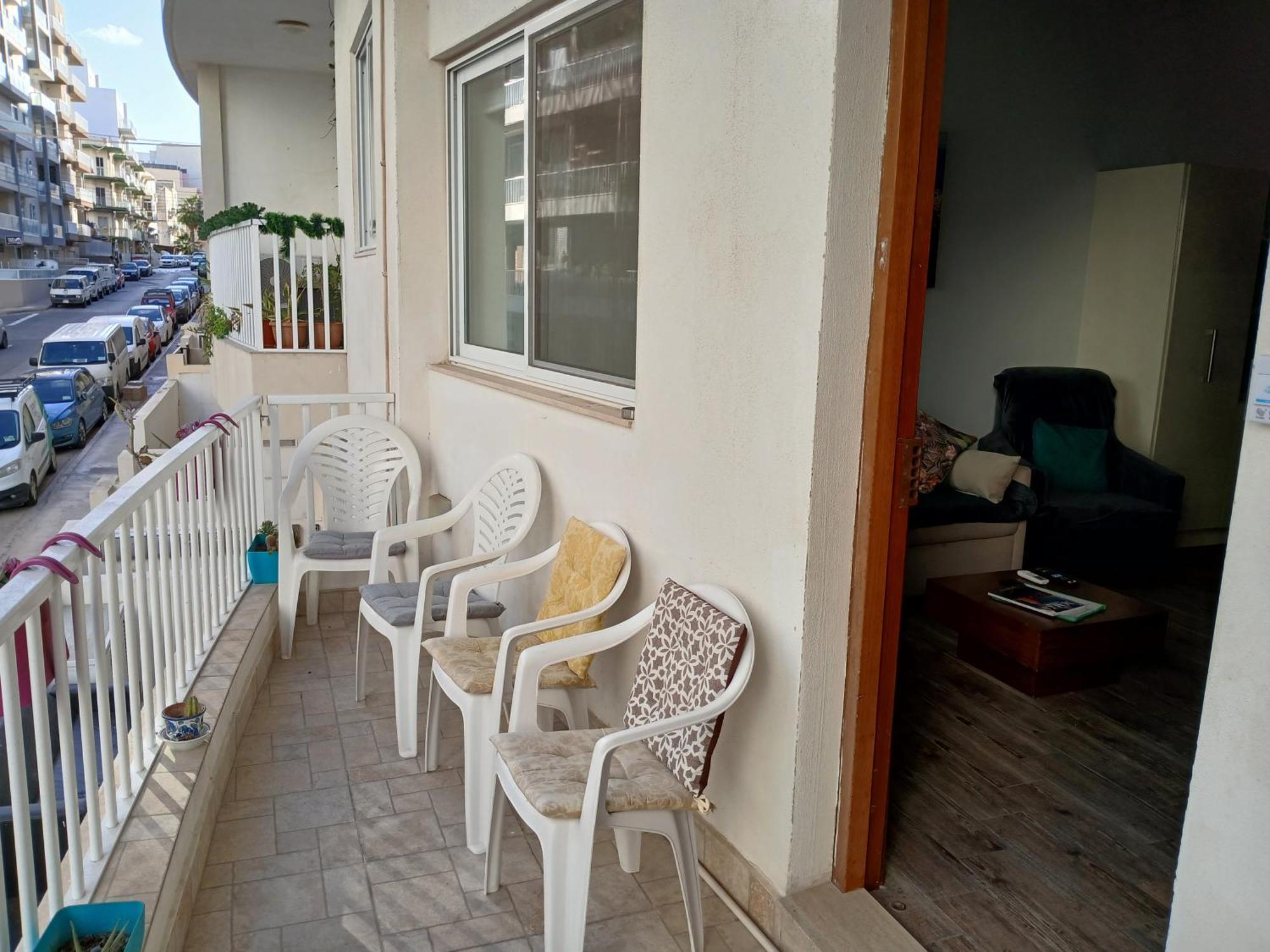 Spacious 3 Bedroom Near The Sea Apartment