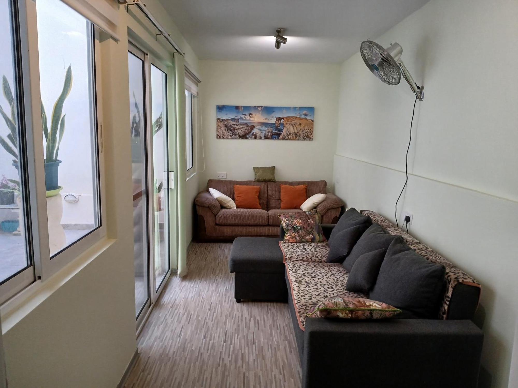 Apartment Spacious 3 Bedroom Near The Sea