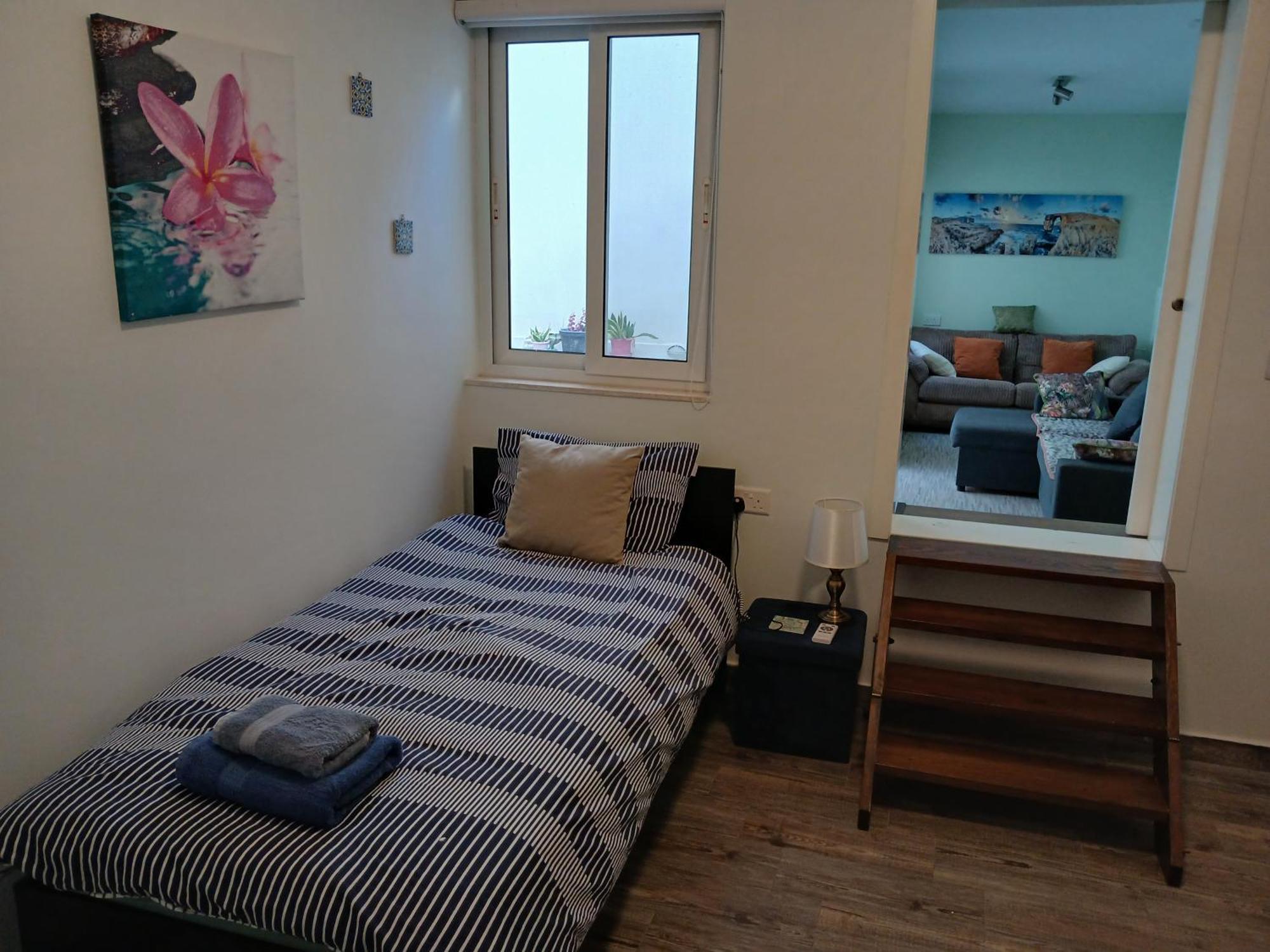 Spacious 3 Bedroom Near The Sea Apartment *